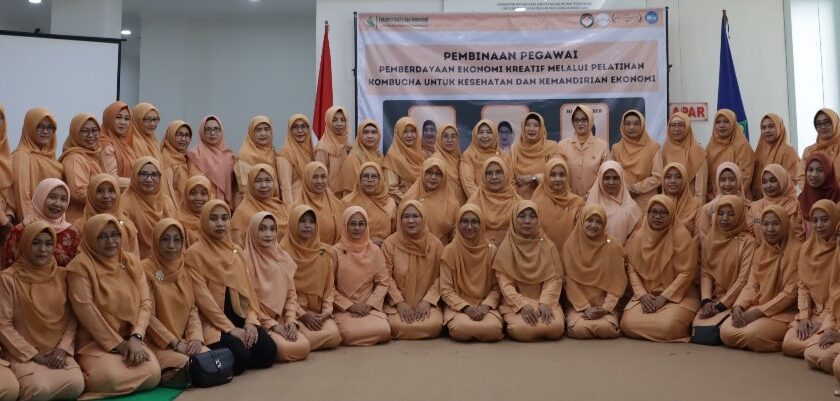 Dharma Wanita Persatuan (DWP) UIN Walisongo Gelar Pembinaan Pegawai: Dorong Kemandirian Ekonomi dan Kesehatan Melalui Pelatihan Kombucha di Gedung FST UIN Walisongo