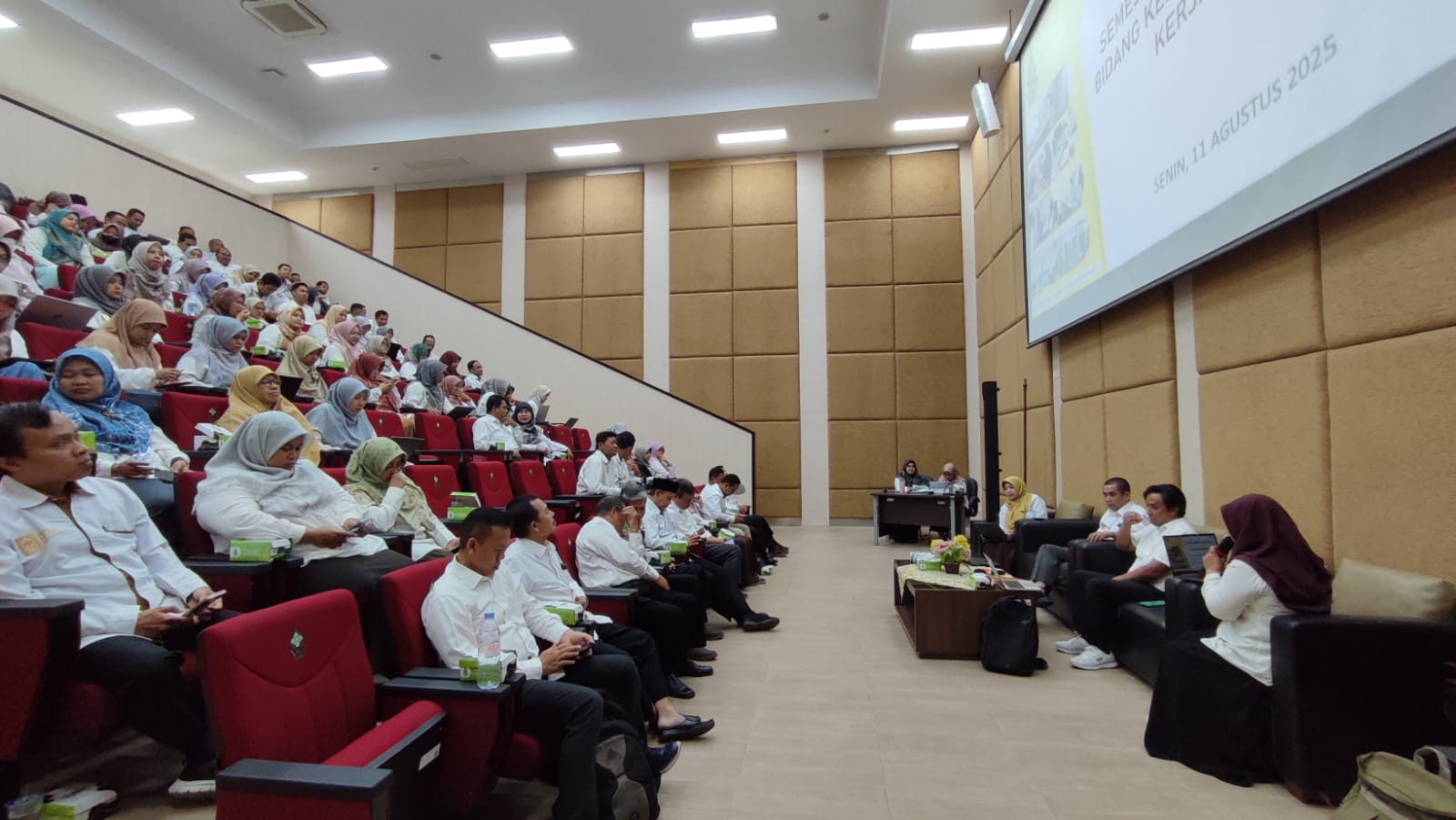Sukseskan Perkuliahan Semester Gasal 2025/2026: Fakultas Sains dan Teknologi Gelar Rapat Dosen