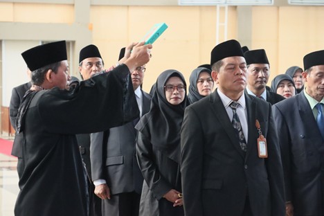 Pelantikan Pejabat Baru Fakultas Sains dan Teknologi, Rektor Tekankan Kepemimpinan Responsif